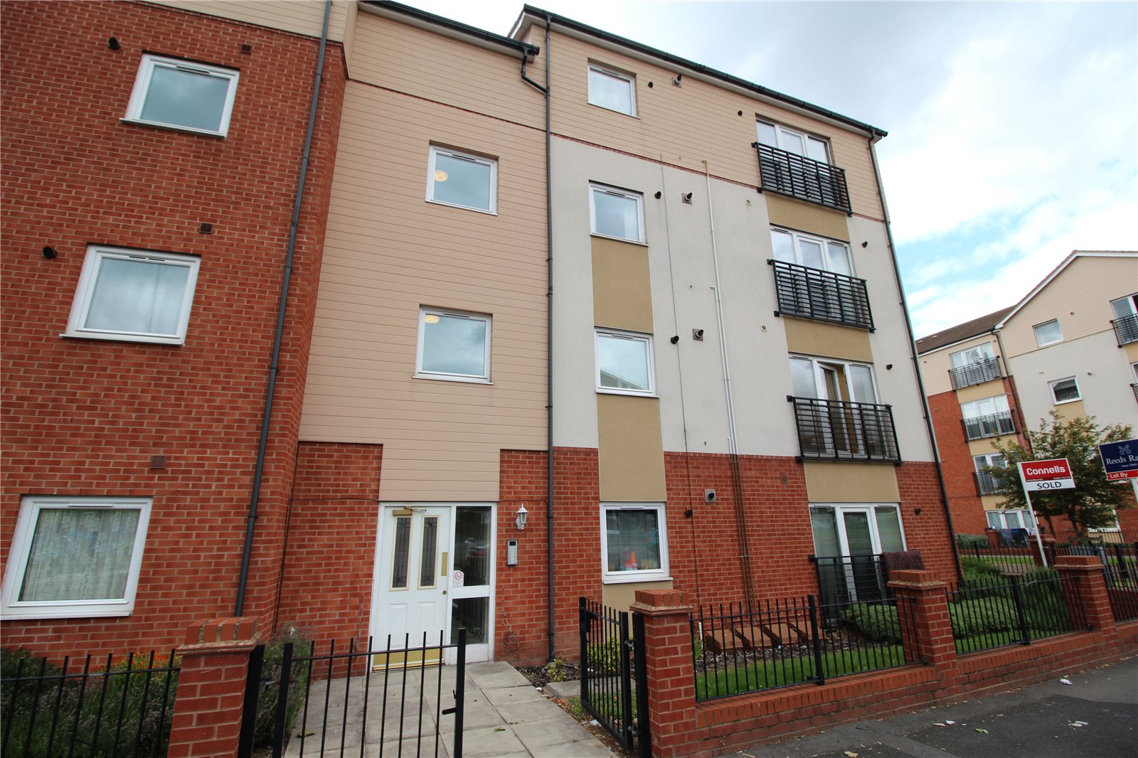 Whitegates Wolverhampton 2 bedroom Flat To Let in Wednesfield Road Wolverhampton West Midlands