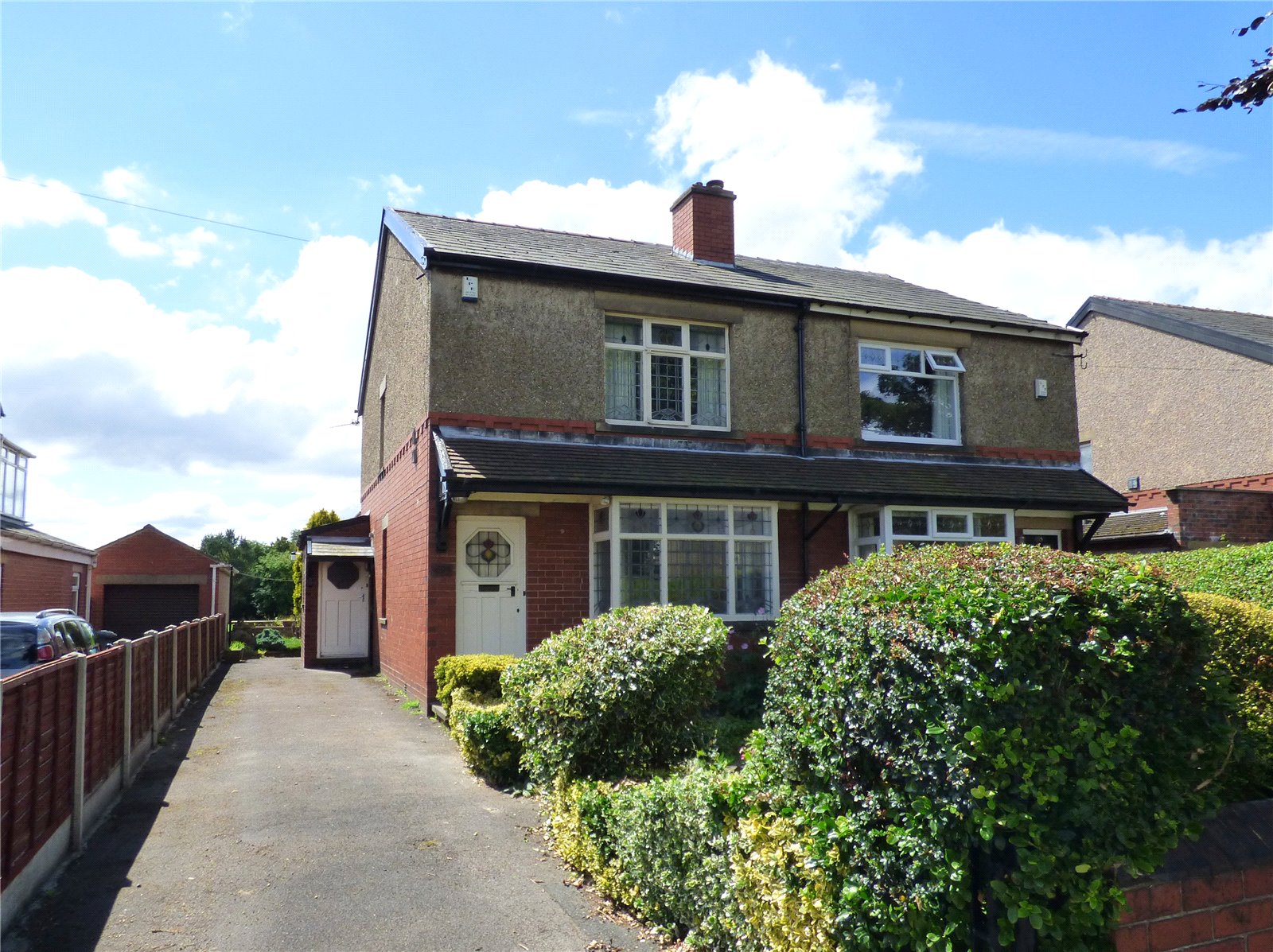 Whitegates Cleckheaton 3 bedroom House SSTC in Halifax Road Hartshead