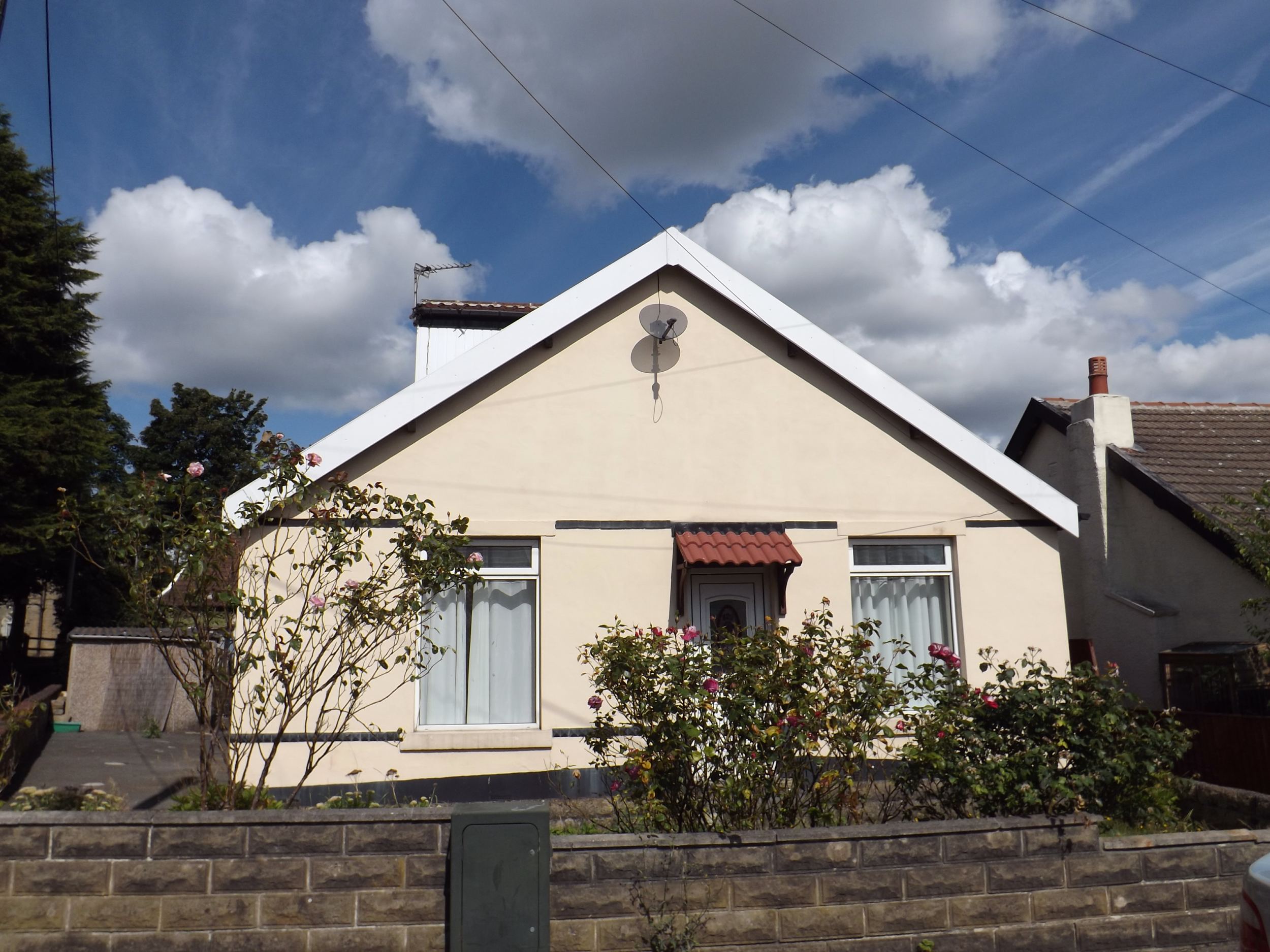 Whitegates Huddersfield 4 bedroom Bungalow To Let in Lightcliffe Road
