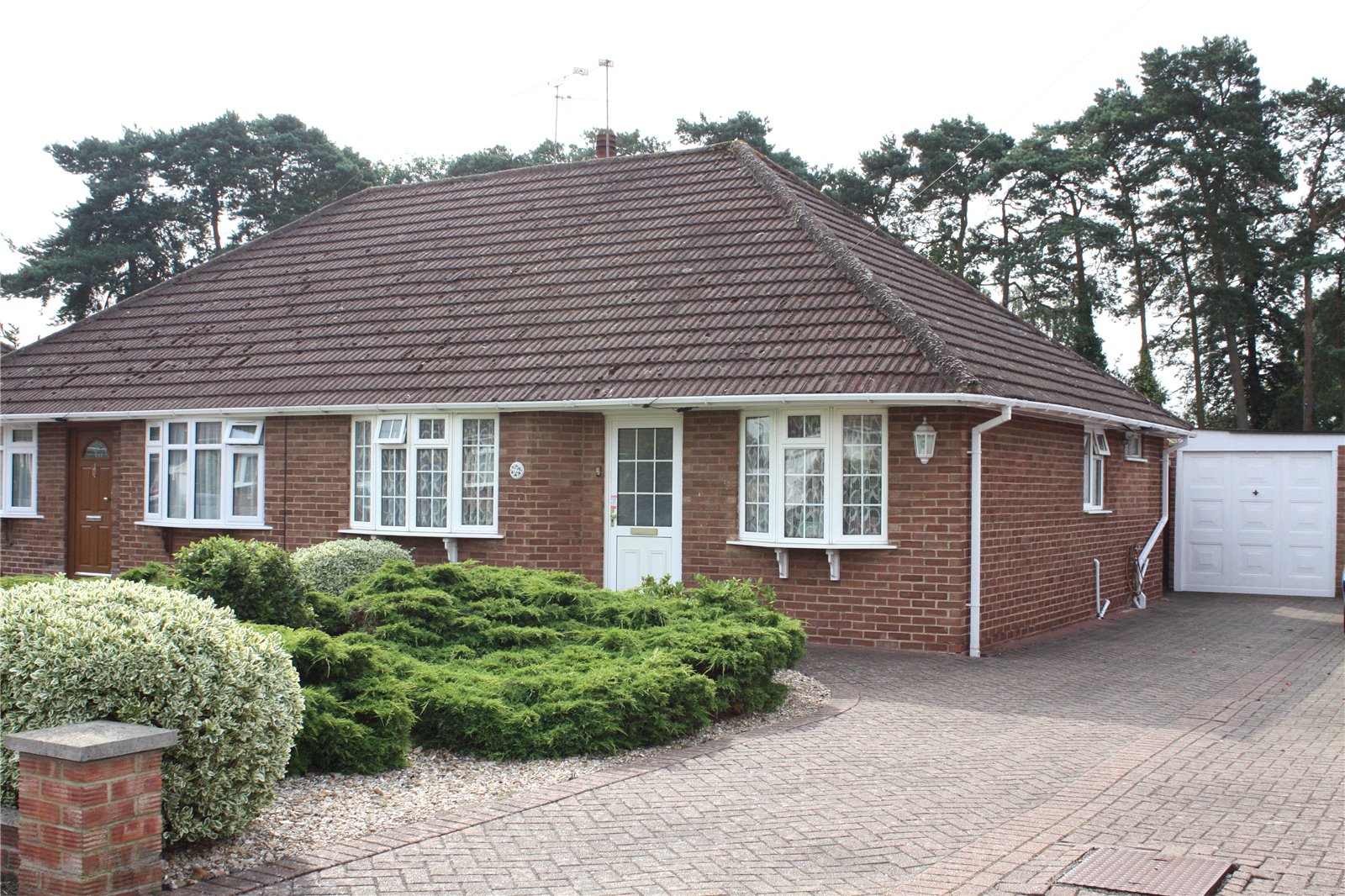 Parkers Woodley 2 bedroom House For Sale in Roslyn Road Woodley Reading