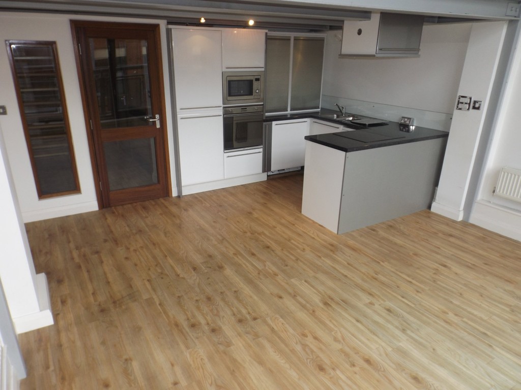 Martin Co Nottingham City 2 Bedroom Apartment Let In