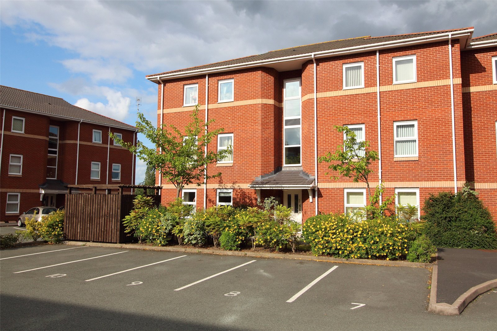 Whitegates Wrexham 2 bedroom Flat SSTC in Pant Glas Johnstown Wrexham