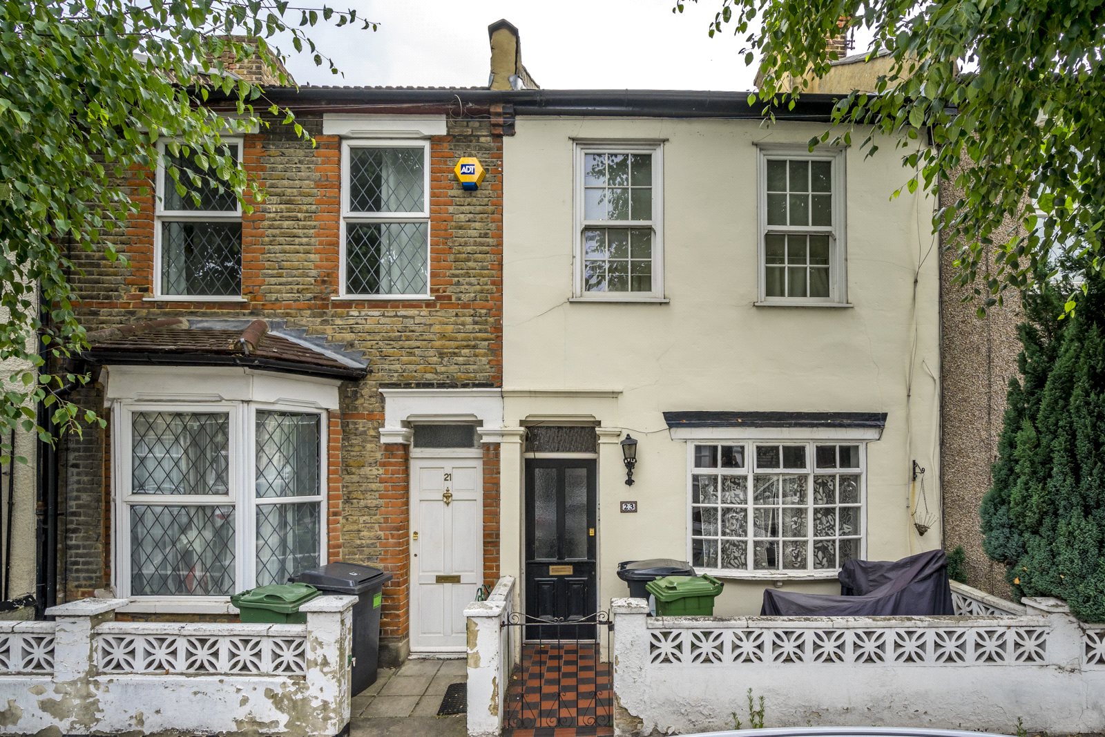 Estate agents and letting agents in the UK. Houses, flats and new homes