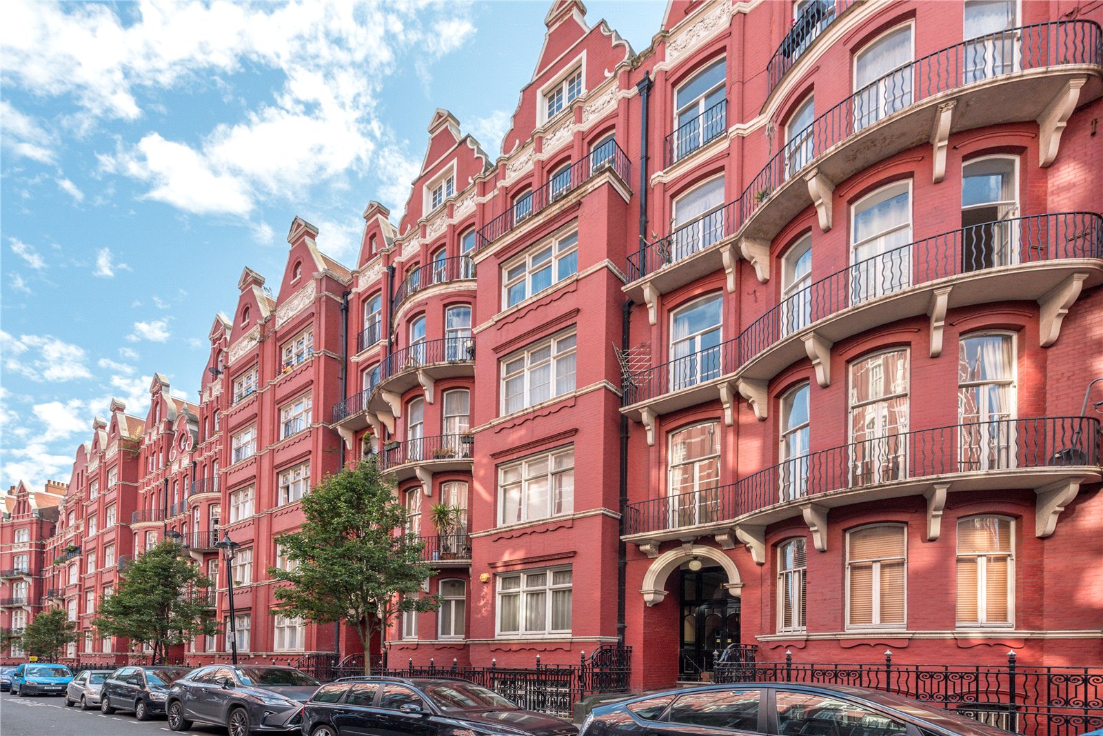 Ellis & Co Islington 3 bedroom Flat SSTC in Hyde Park Mansions Cabbell