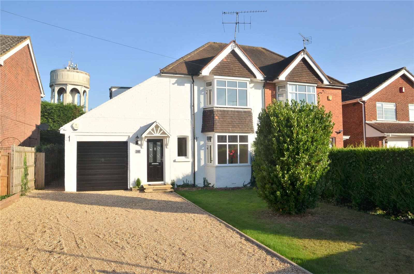 Parkers Tilehurst 3 Bedroom House Sstc In Halls Road