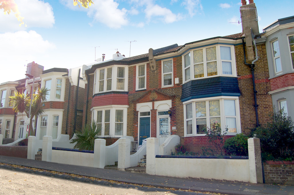 Martin & Co Brighton 3 bedroom Terraced House Let in Compton Road, Brighton