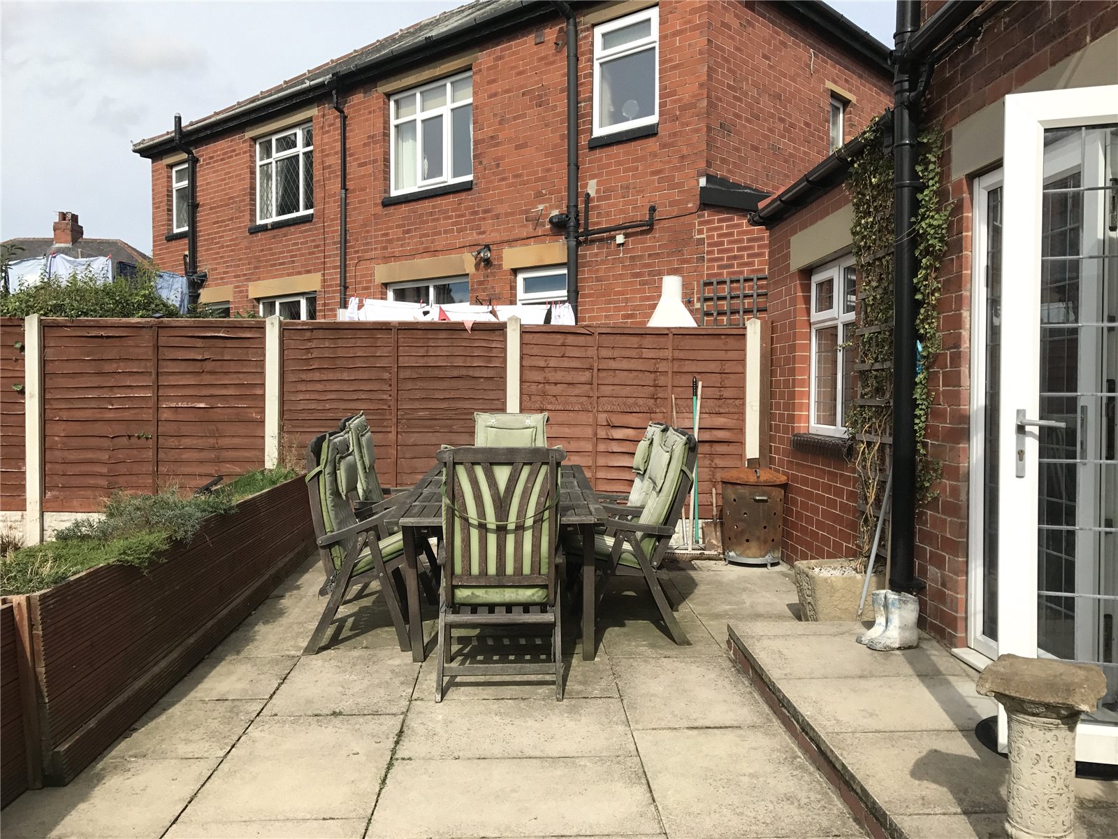 Whitegates Dewsbury 3 bedroom House to rent in Croftlands Hanging