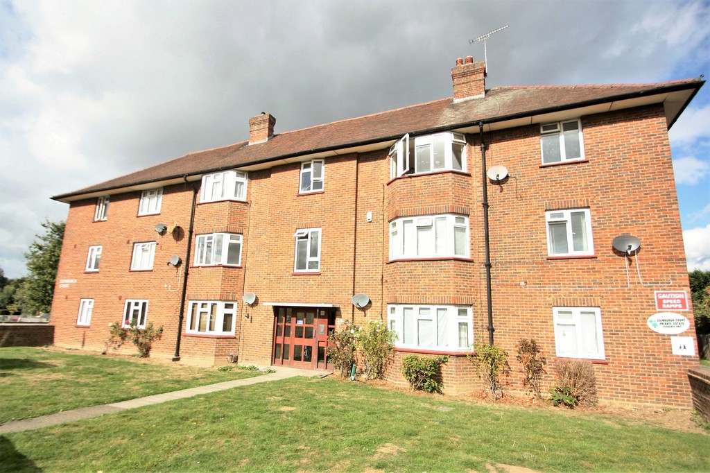 Martin & Co Sutton 2 bedroom Apartment Let in Grand Drive, Raynes Park
