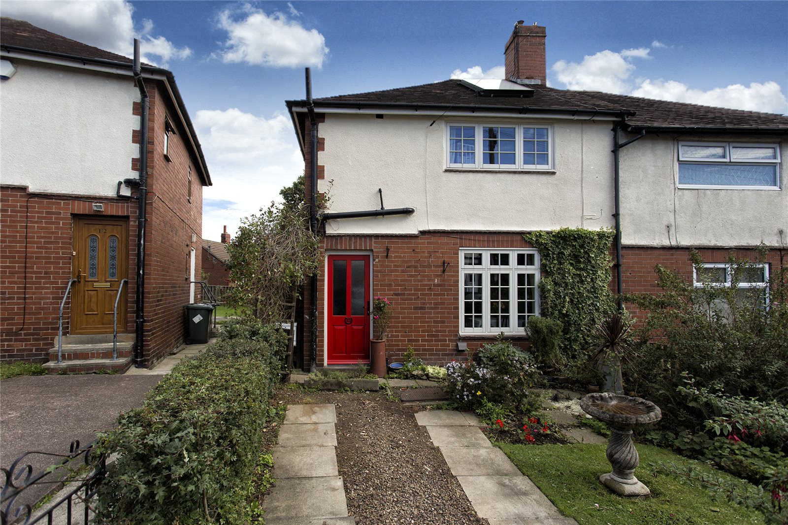 Whitegates Dewsbury 3 bedroom House SSTC in Purlwell Crescent Mount Pleasant. Batley West Yorkshire