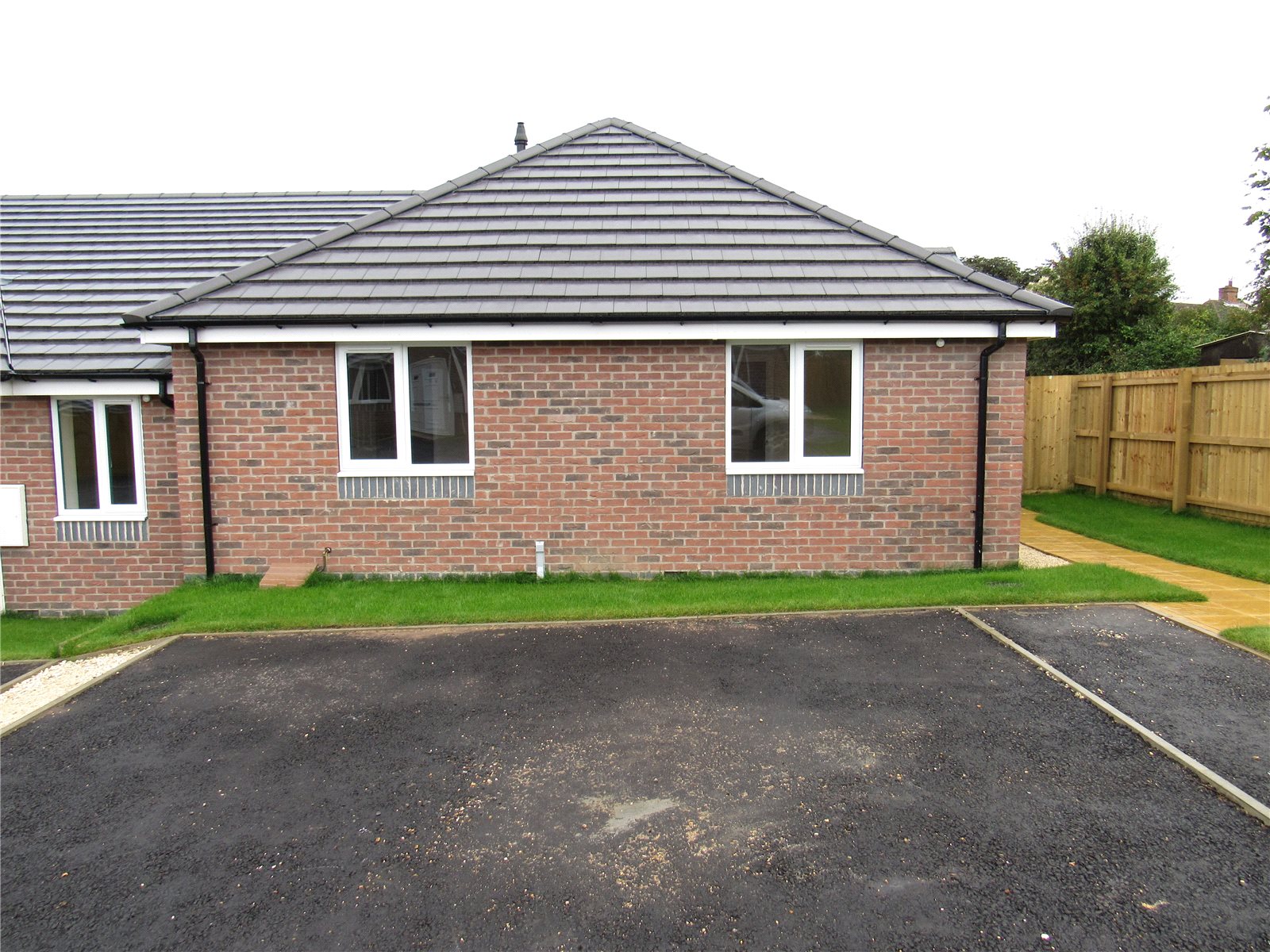 Whitegates Mansfield 3 bedroom Bungalow to rent in Vermont Close Church