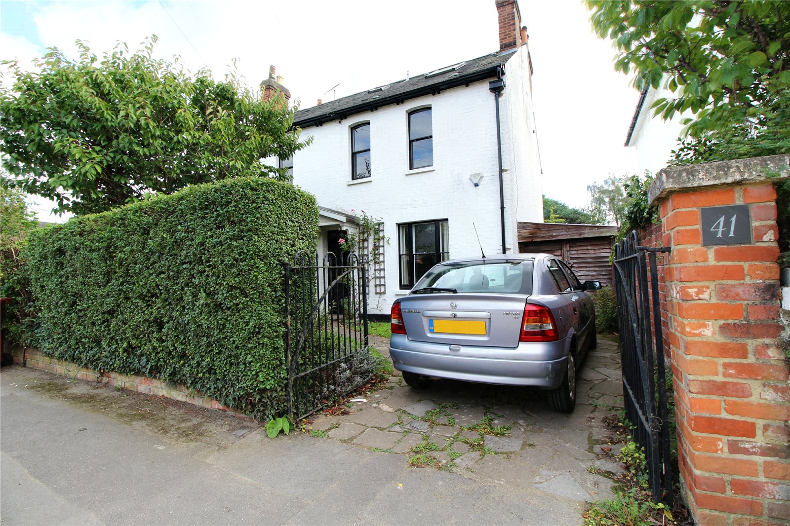 Parkers Reading 3 bedroom House SSTC in Upper Redlands Road Reading