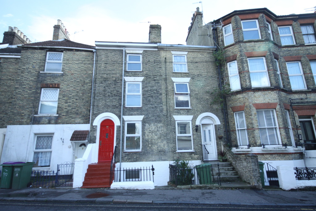 Martin & Co Folkestone 3 bedroom Town House Let in Folkestone, Kent