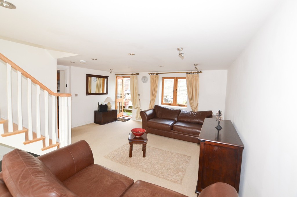 Martin Co Leamington Spa 3 Bedroom Barn Conversion Let In