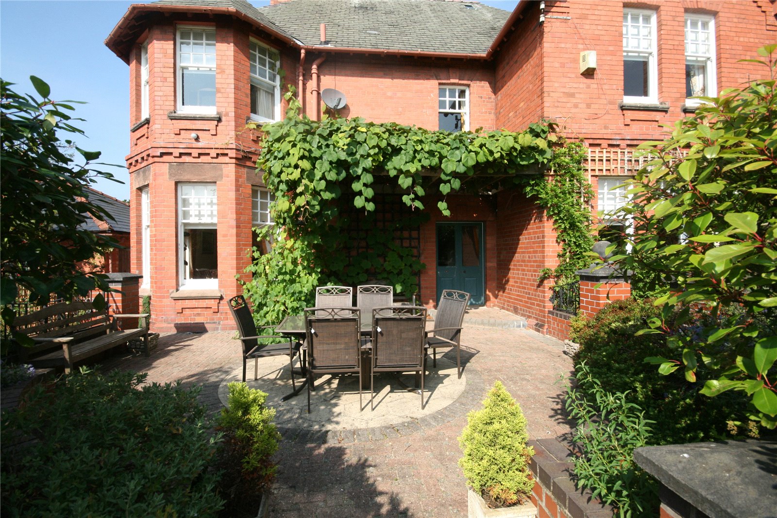 Whitegates Chester 5 bedroom House for sale in Hough Green Chester