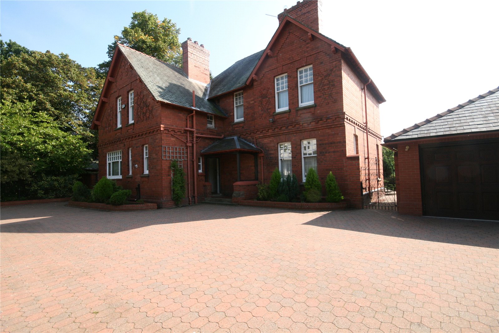 Whitegates Chester 5 bedroom House for sale in Hough Green Chester