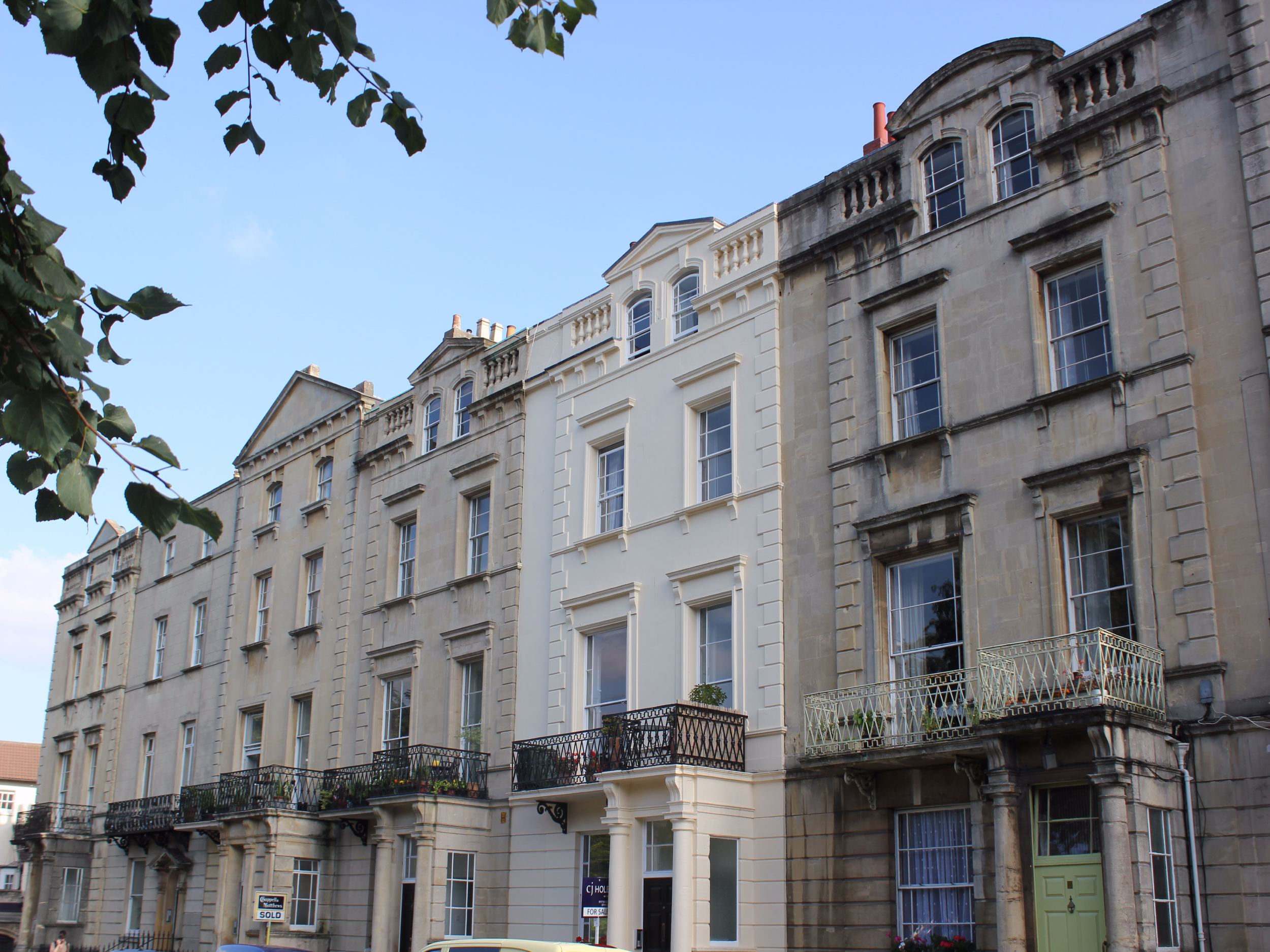 CJ Hole Clifton old Studio Flat to rent in Gloucester Row Clifton