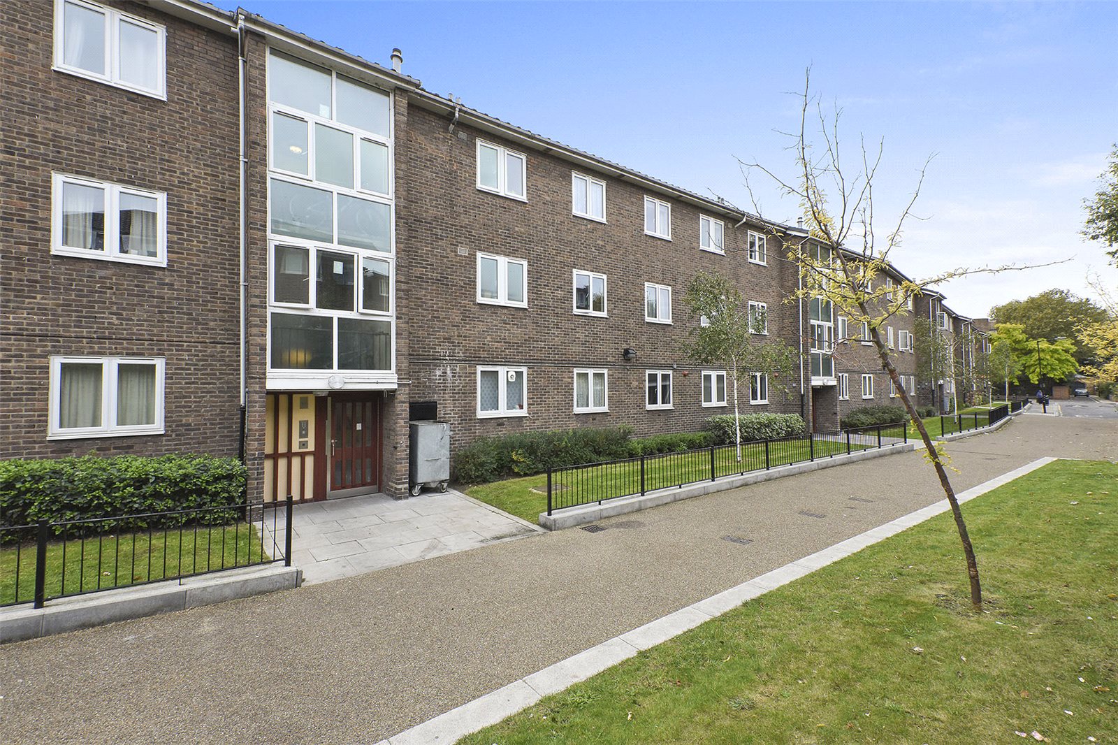 Ellis & Co Bethnal Green 3 bedroom Flat To Let in Pegasus House