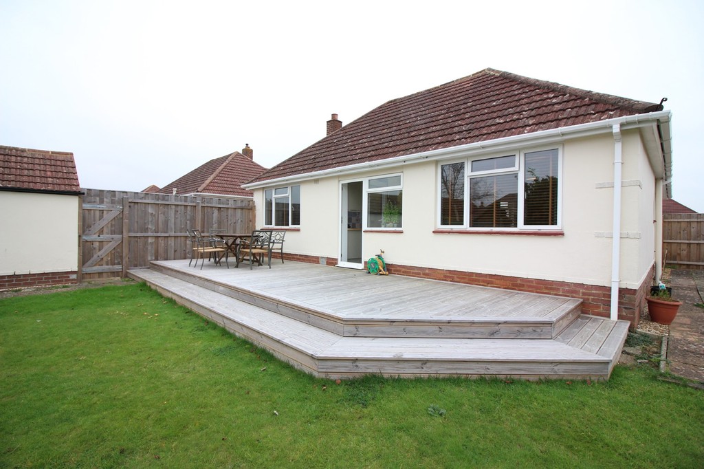 Martin & Co New Milton 2 bedroom Detached Bungalow Let in New Milton