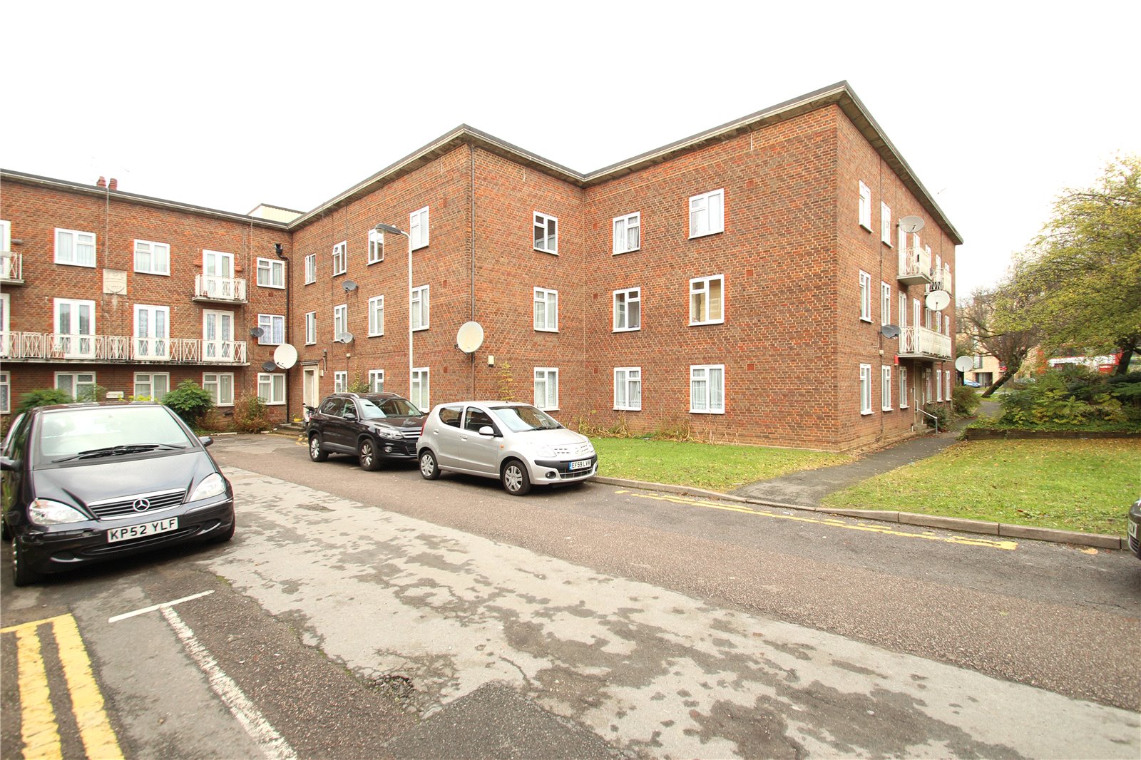 Estate agents and letting agents in the UK. Houses, flats and new homes