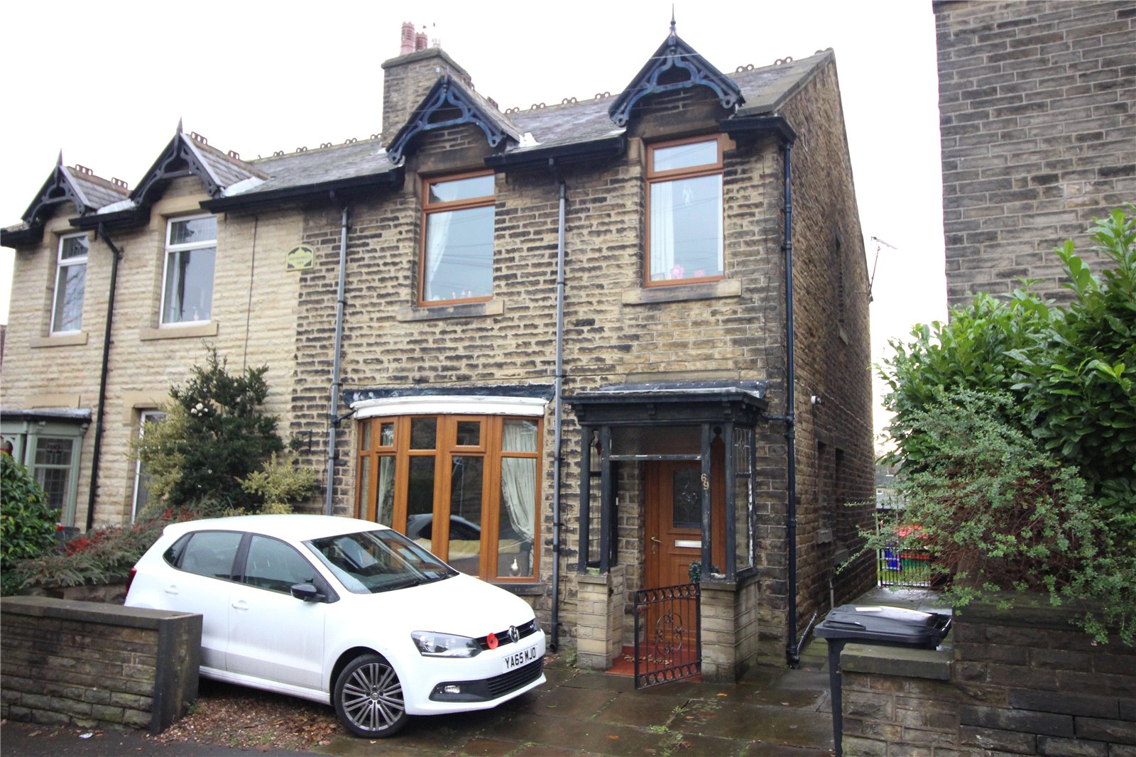 Whitegates Brighouse 3 bedroom House for sale in Crowtrees Lane