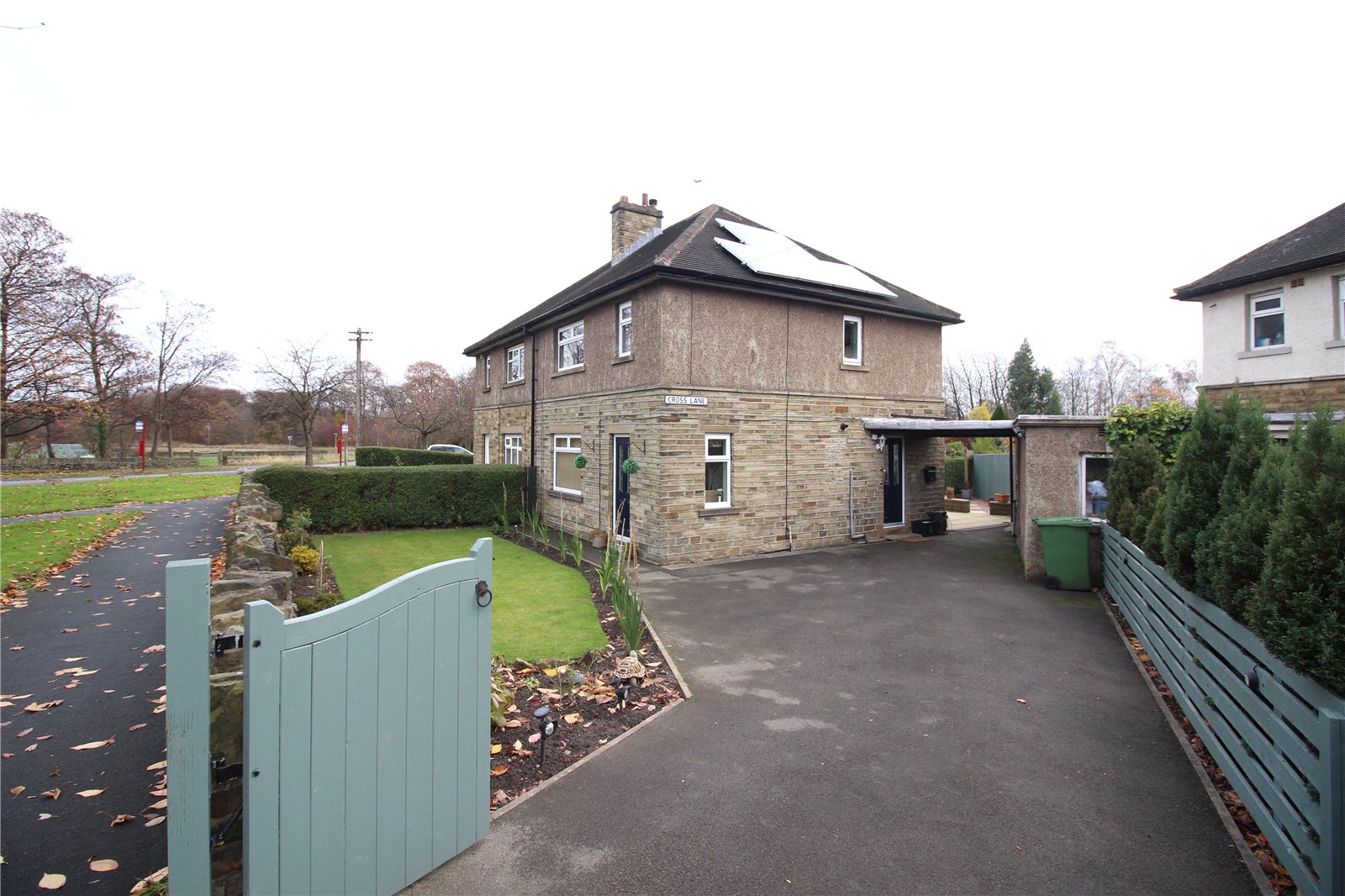 Whitegates Brighouse 3 bedroom House for sale in Cross Lane Clifton