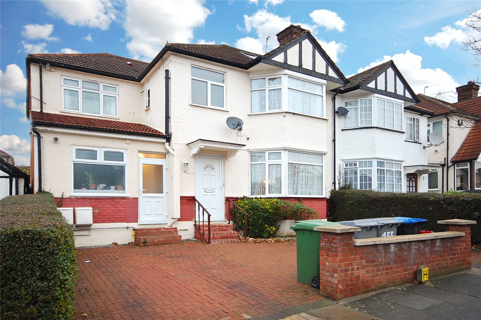 Estate agents and letting agents in the UK. Houses, flats and new homes