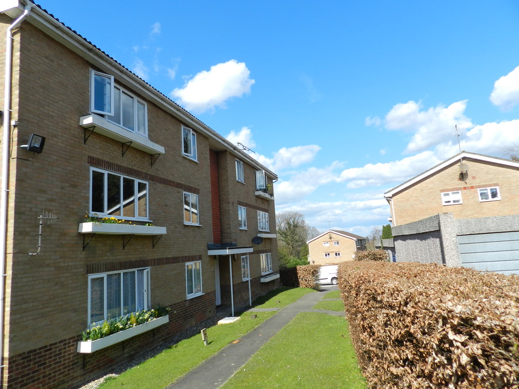 Martin & Co Crawley 1 bedroom Apartment Let in Court,