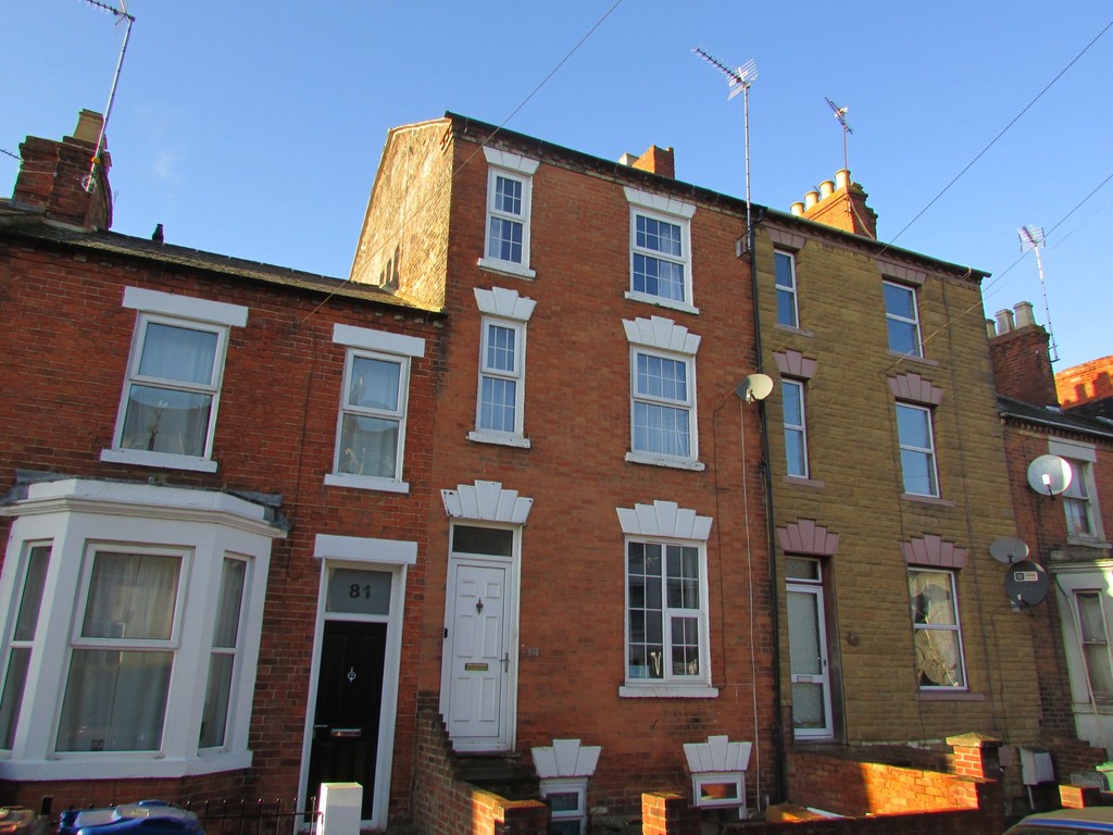 Martin & Co Banbury 4 bedroom Town House Let in West Street, Banbury