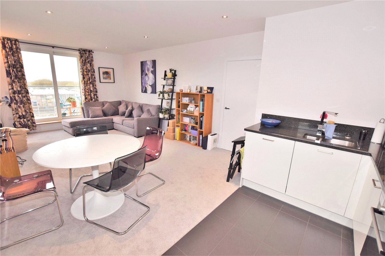 Parkers Reading 2 bedroom Flat to rent in Skylark House Drake Way