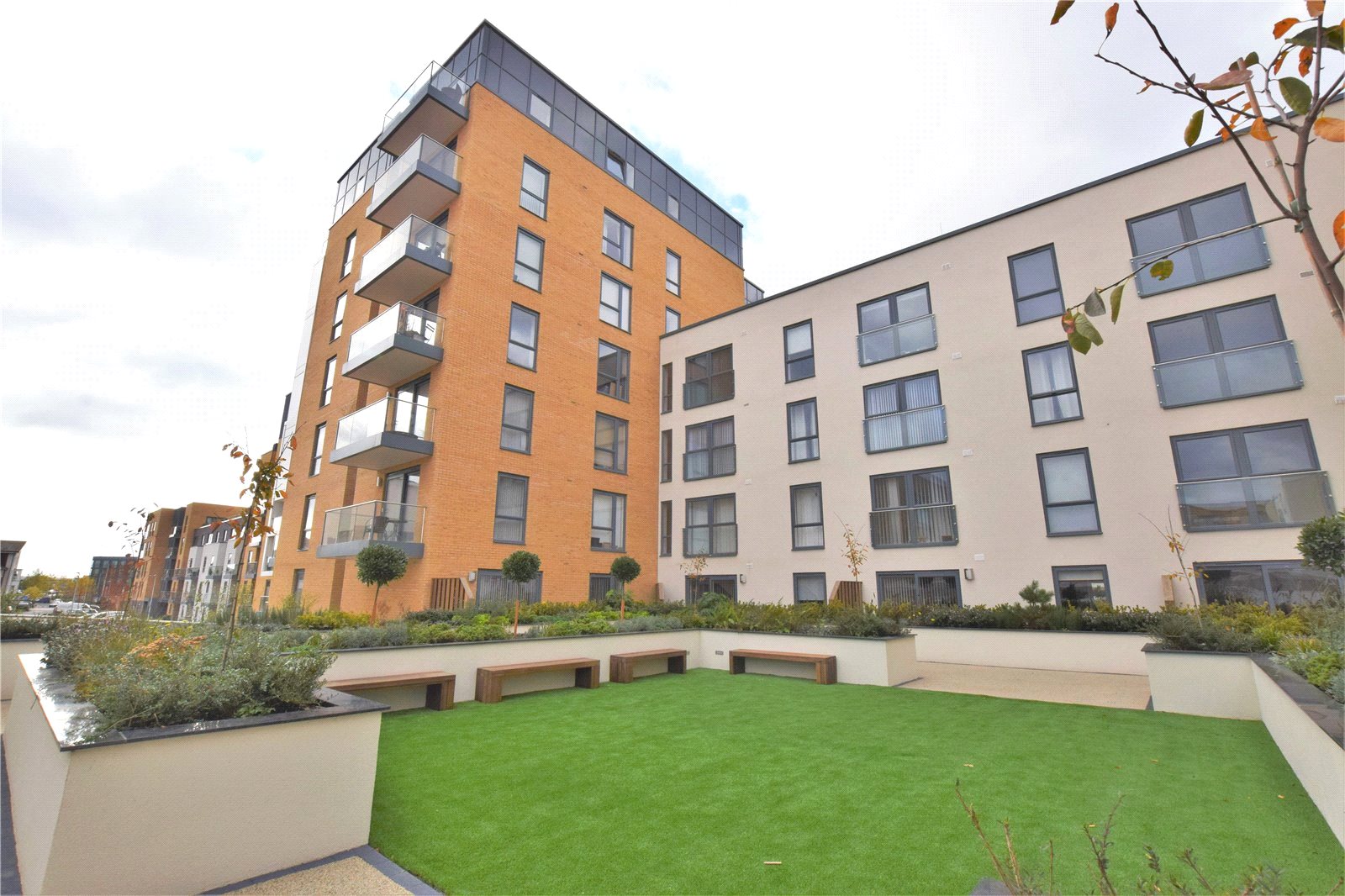 Parkers Reading 2 bedroom Flat to rent in Skylark House Drake Way