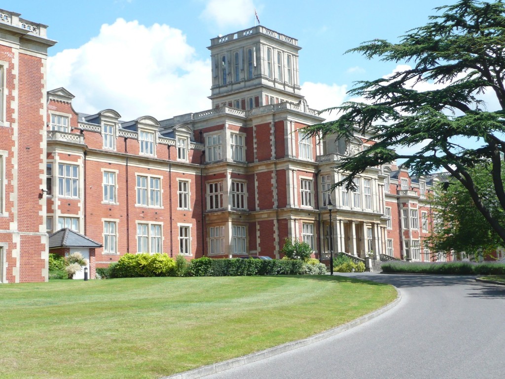 Martin & Co Redhill 1 bedroom Apartment Let in Royal Earlswood Park