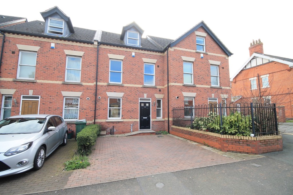 Martin & Co Crewe 3 bedroom Town House Let in Weaver Street, Winsford