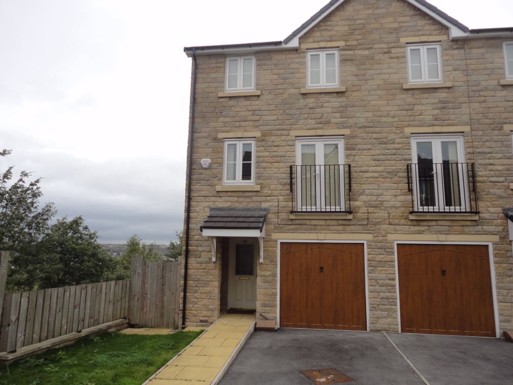 Whitegates Huddersfield 3 bedroom House Let Agreed in Clare Hill View
