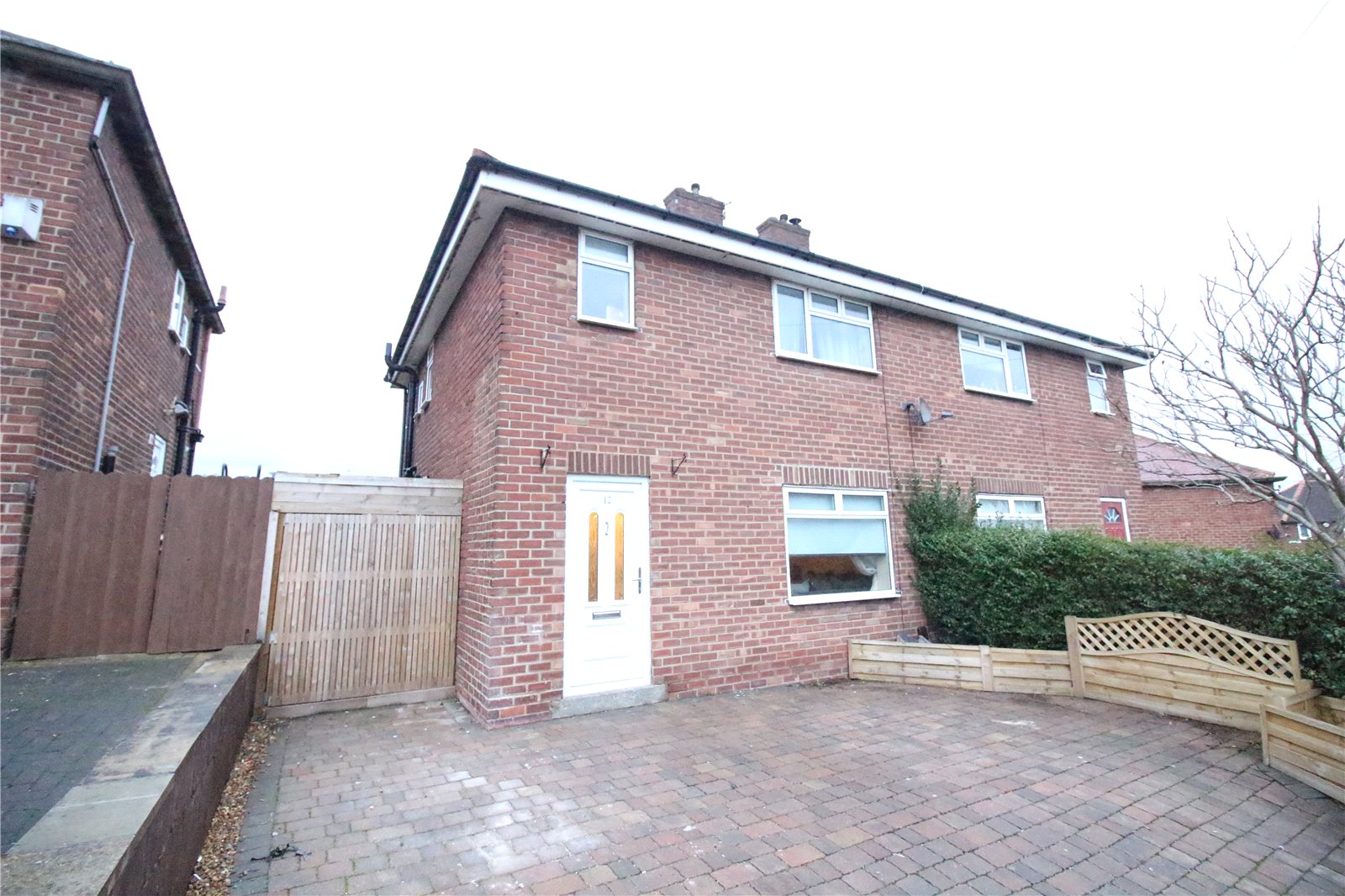 Whitegates Brighouse 3 bedroom House SSTC in Hollybank Road Rastrick