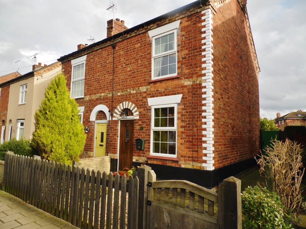 Martin & Co Nantwich 2 bedroom Cottage Let in Wybunbury Road, Willaston