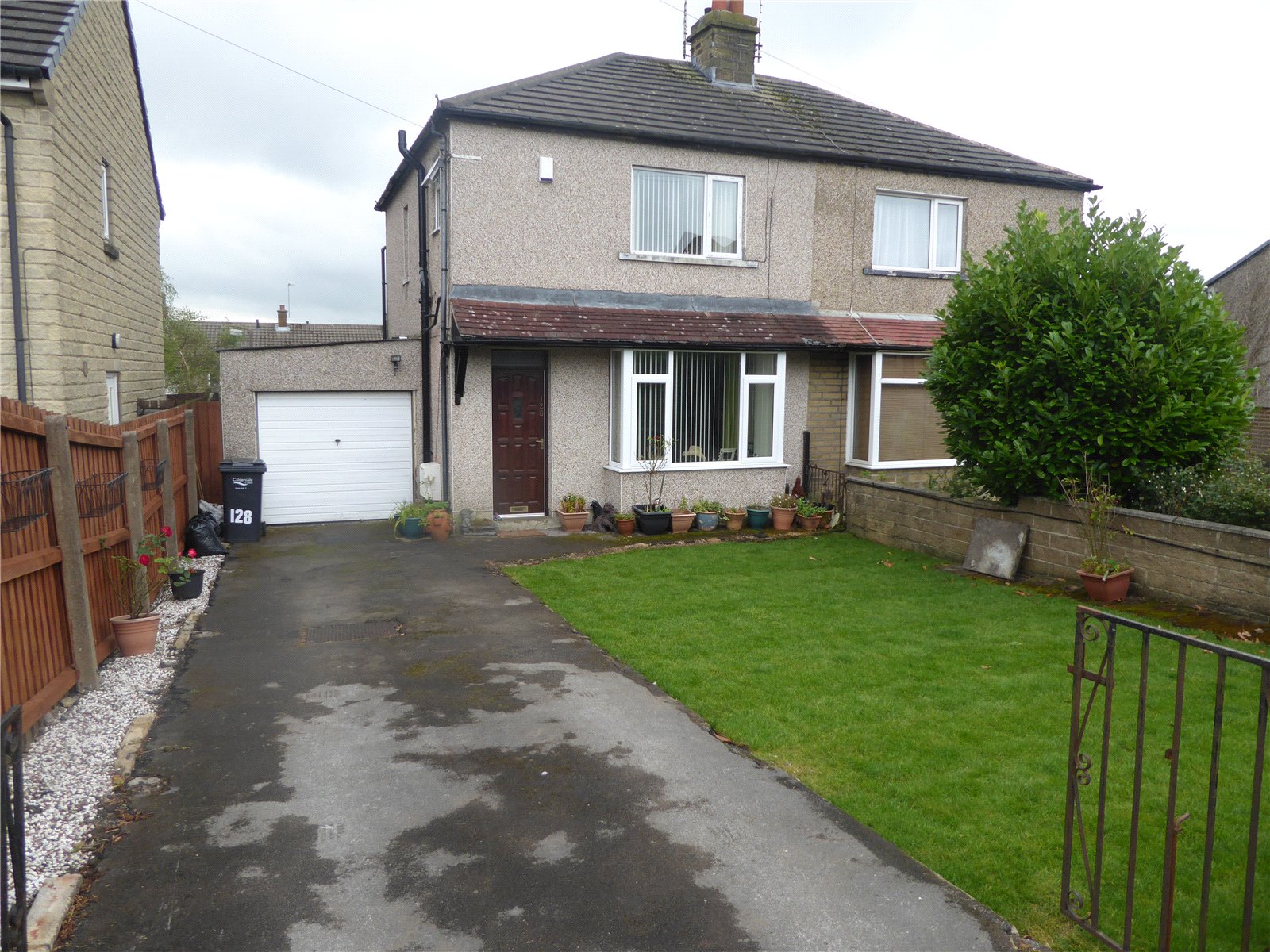 Whitegates Halifax 3 bedroom House for sale in Illingworth Road