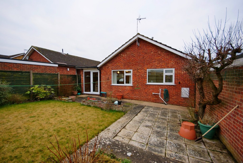 Martin & Co Lincoln 3 bedroom Detached Bungalow Let in Clematis Close