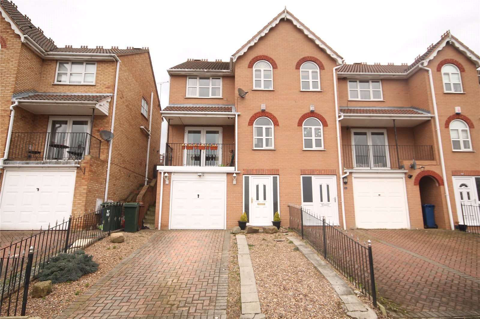 Whitegates Barnsley 3 bedroom House SSTC in Doveside Drive Darfield