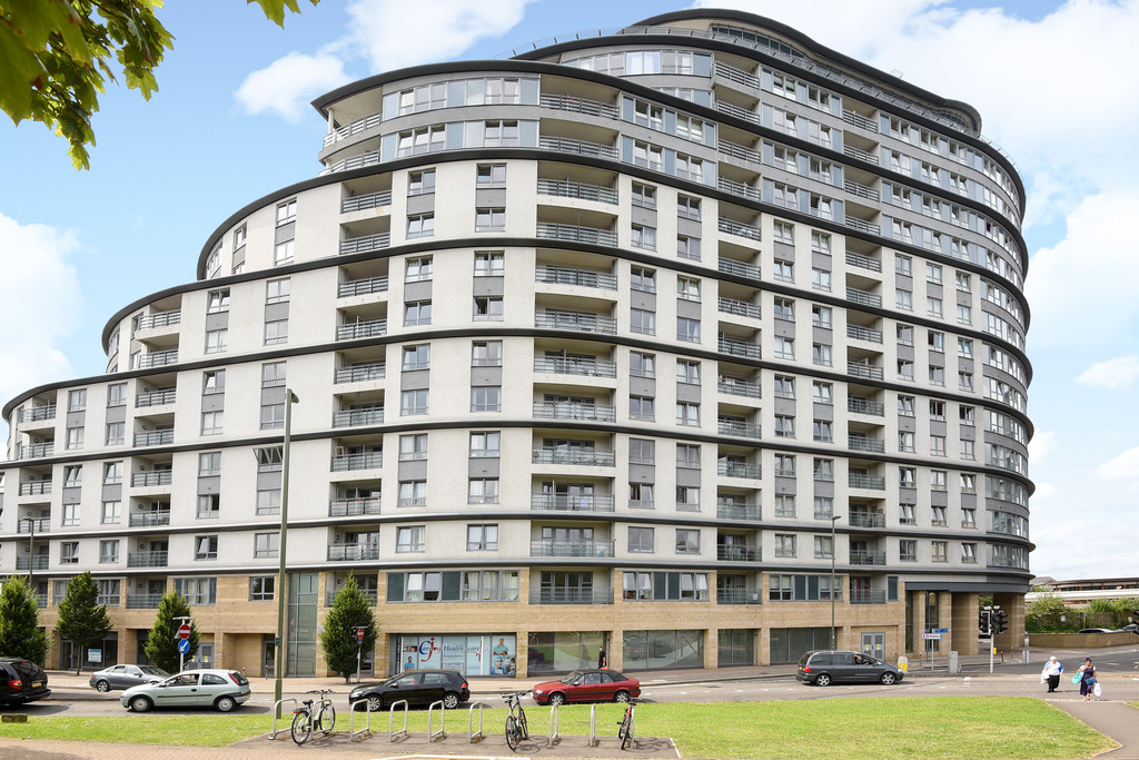 Martin & Co Woking 2 bedroom Apartment Let in Centrium, Woking