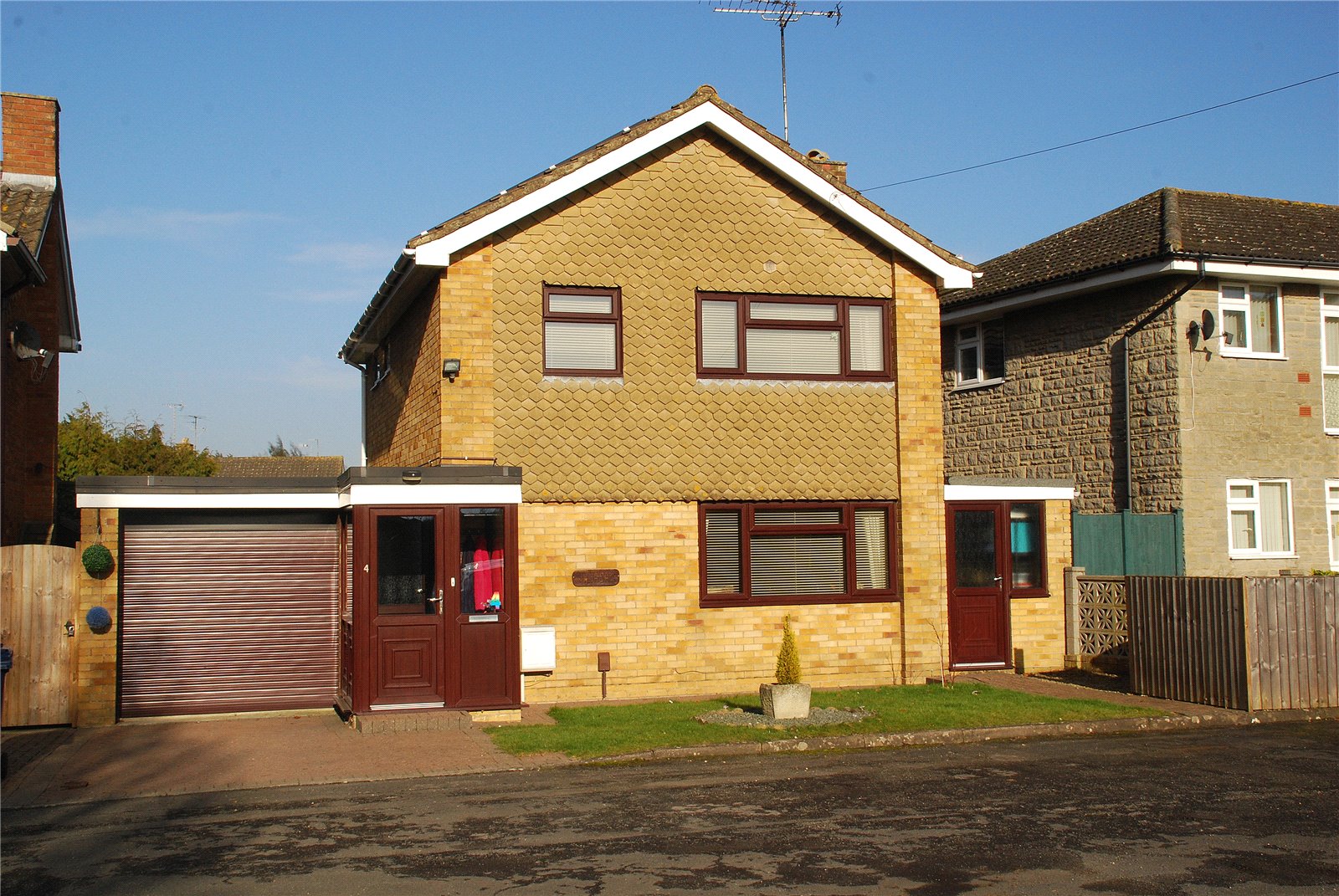 CJ Hole Hucclecote 3 bedroom House for sale in Hampton Close Hucclecote