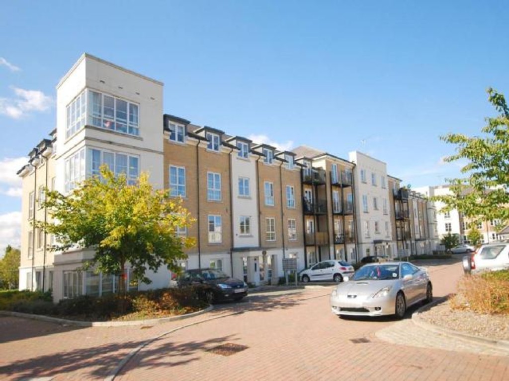 Martin & Co Woking 2 bedroom Apartment Let in Knaphill, Woking