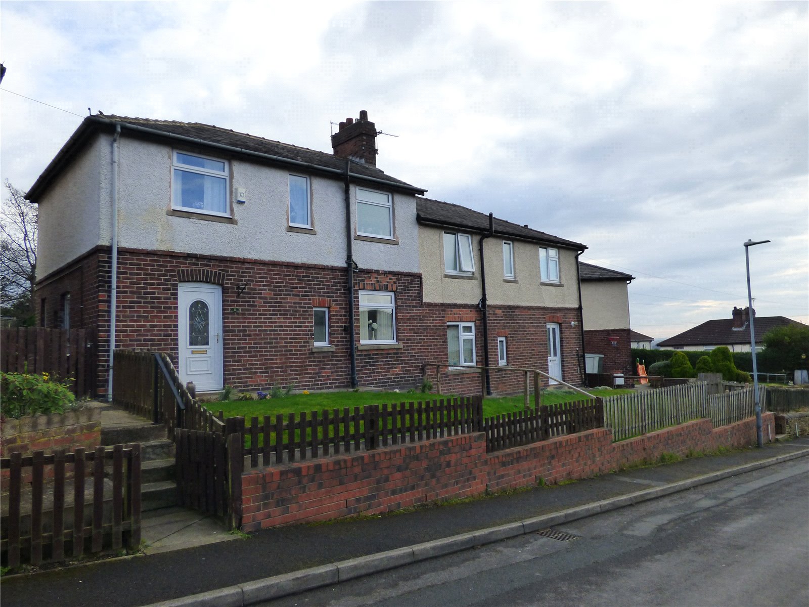 Whitegates Cleckheaton 3 bedroom House SSTC in Grange Road Cleckheaton