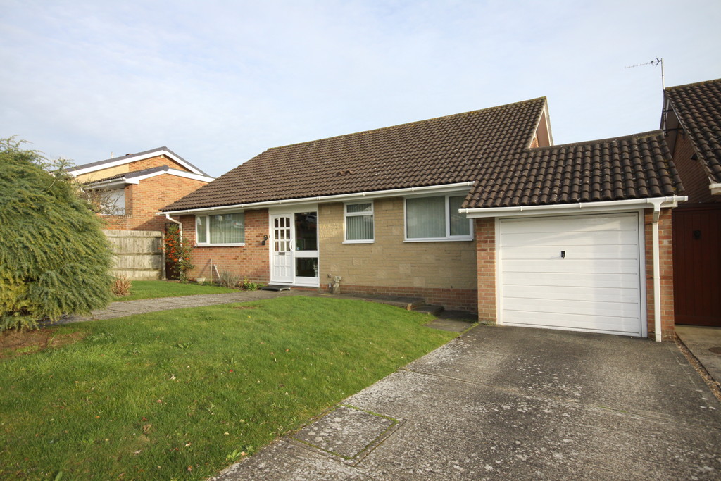 Martin & Co Folkestone 3 bedroom Detached Bungalow Let in Folkestone, Kent