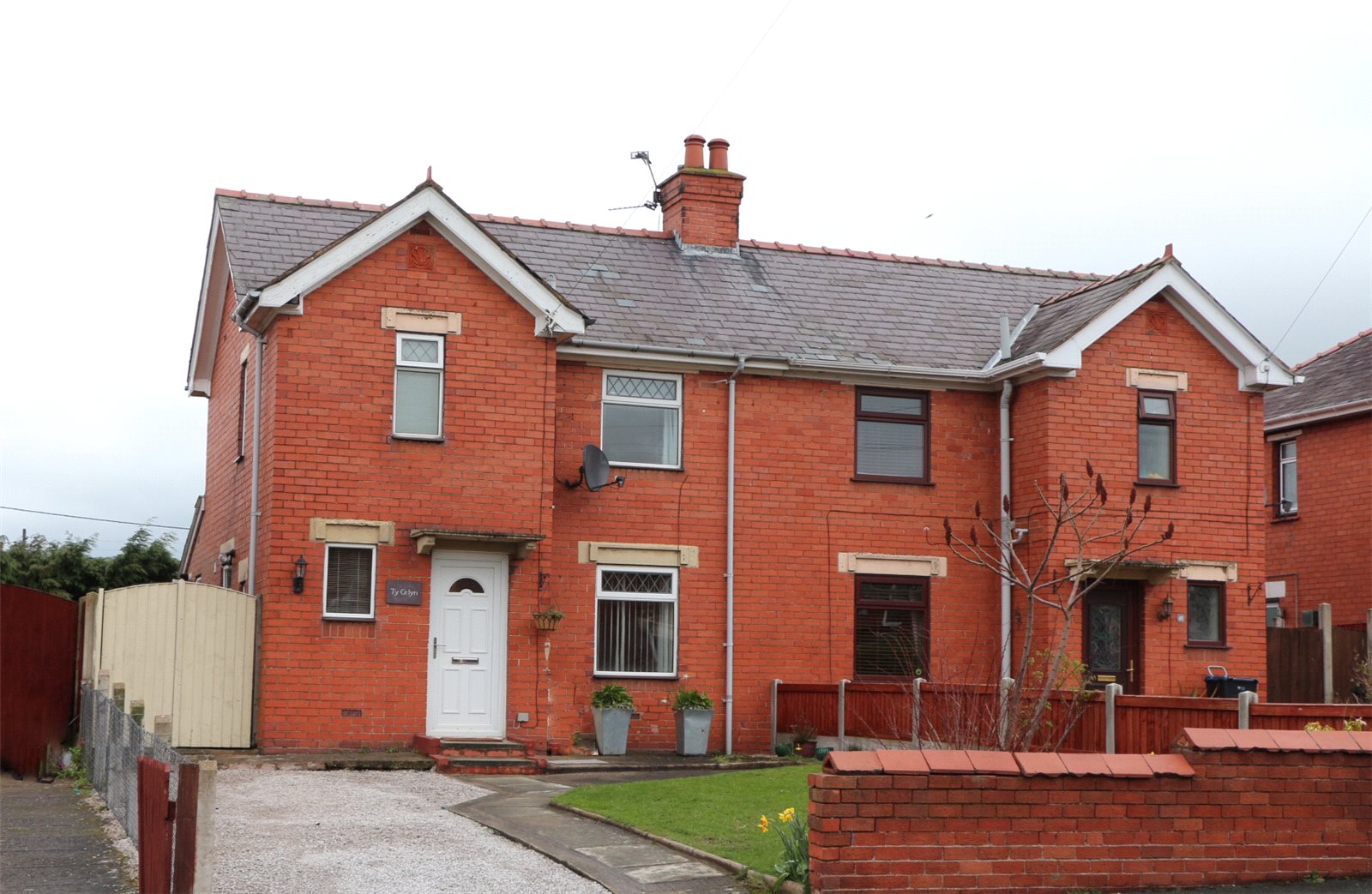 Whitegates Wrexham 2 bedroom House SSTC in Heol Y Parc Bradley Wrexham