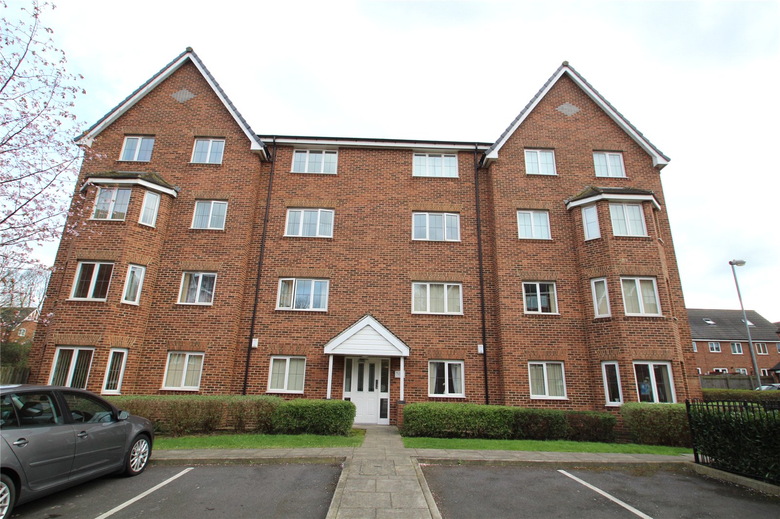 Whitegates Pontefract 2 bedroom Flat SSTC in Swillington House Pontefract