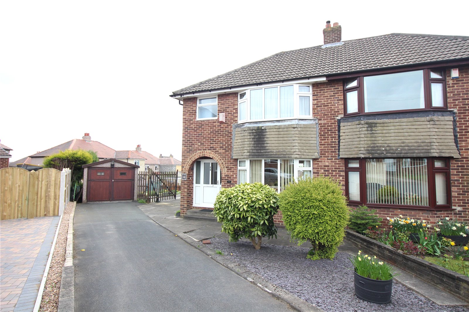 Whitegates Brighouse 3 bedroom House for sale in Slead Crescent