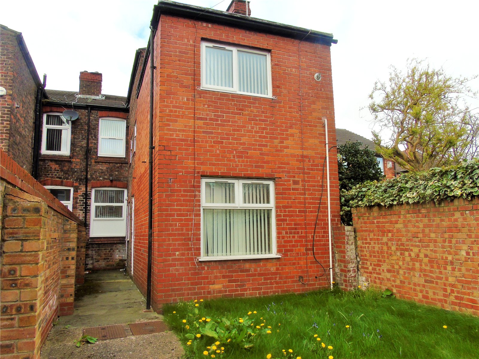 Whitegates Walton Vale 2 bedroom House to rent in Melling Road Aintree