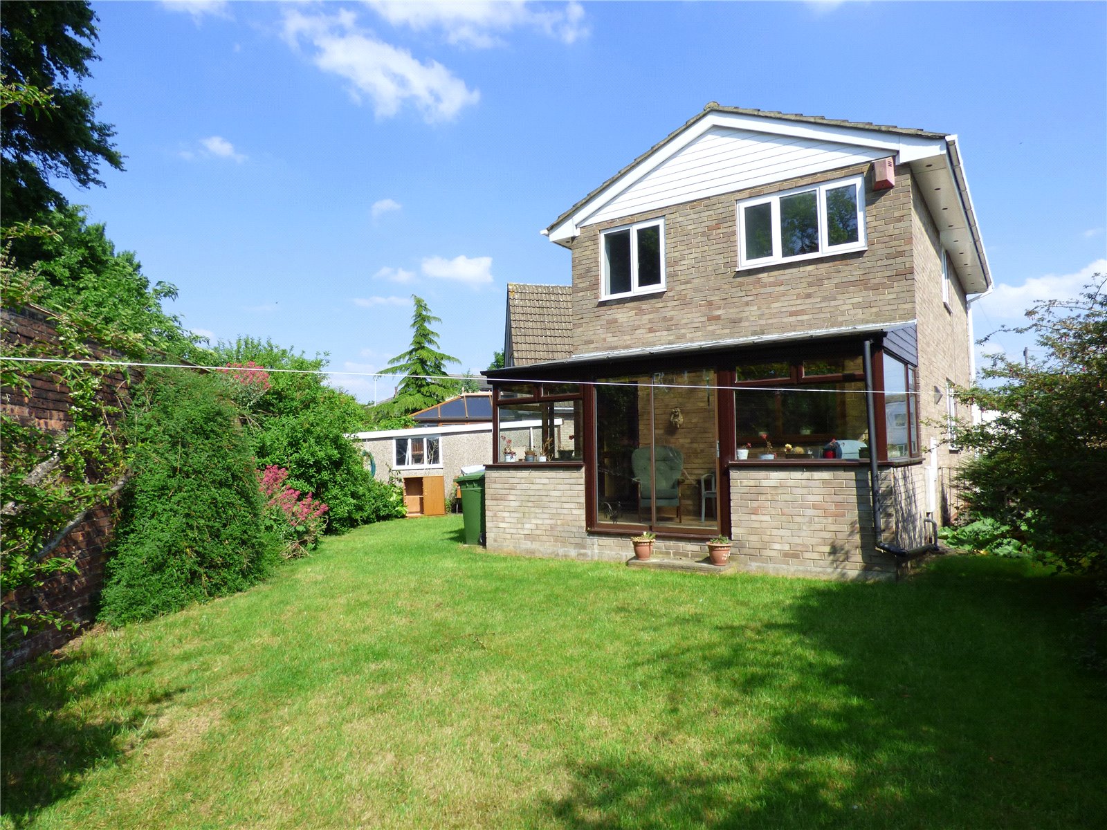 Whitegates Cleckheaton 4 bedroom House To Let in Kirkstone Drive