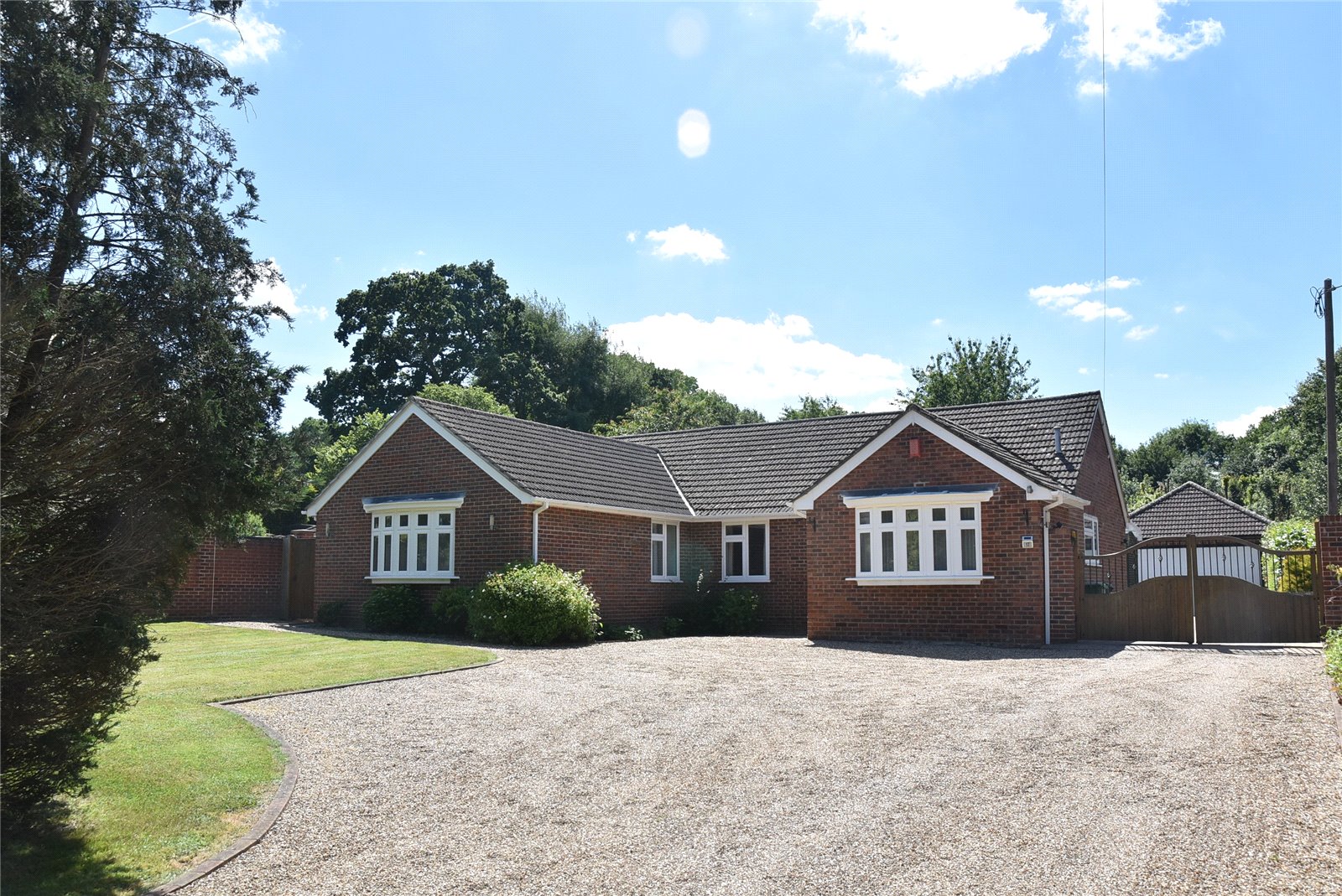 Parkers Tadley 4 bedroom Bungalow for sale in Tadley Hill Tadley
