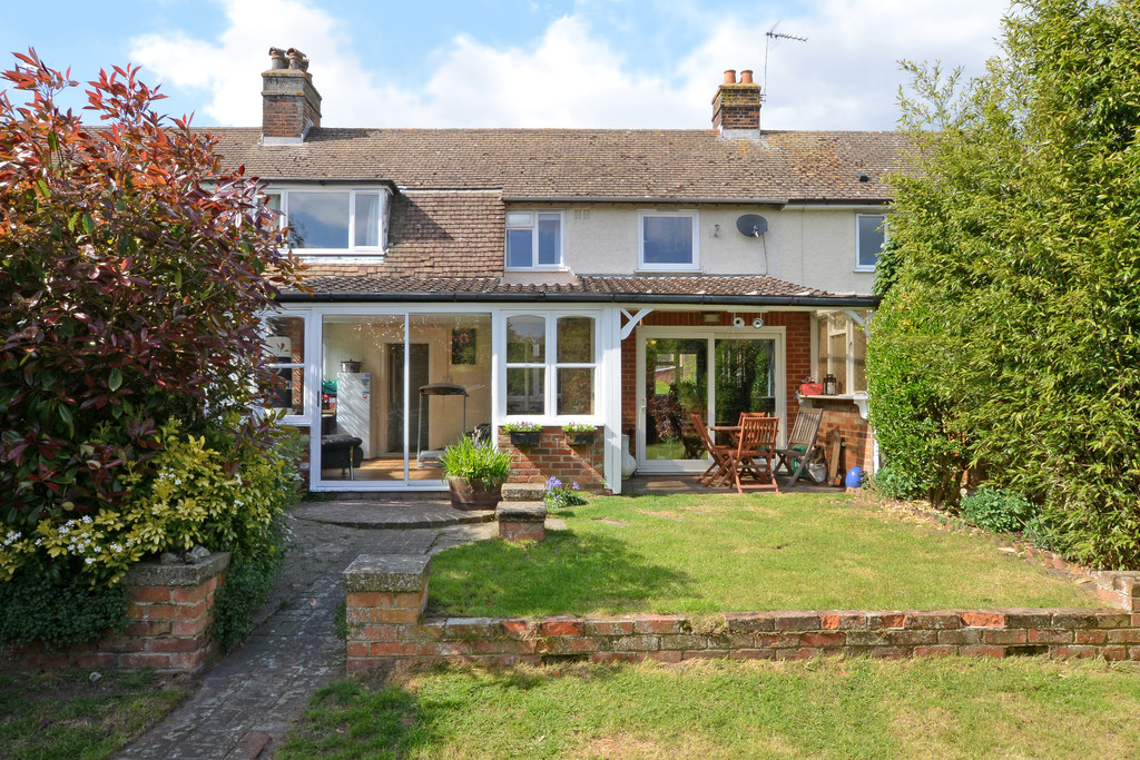 Martin & Co Aldershot 3 bedroom Terraced House Let in Lower Farnham
